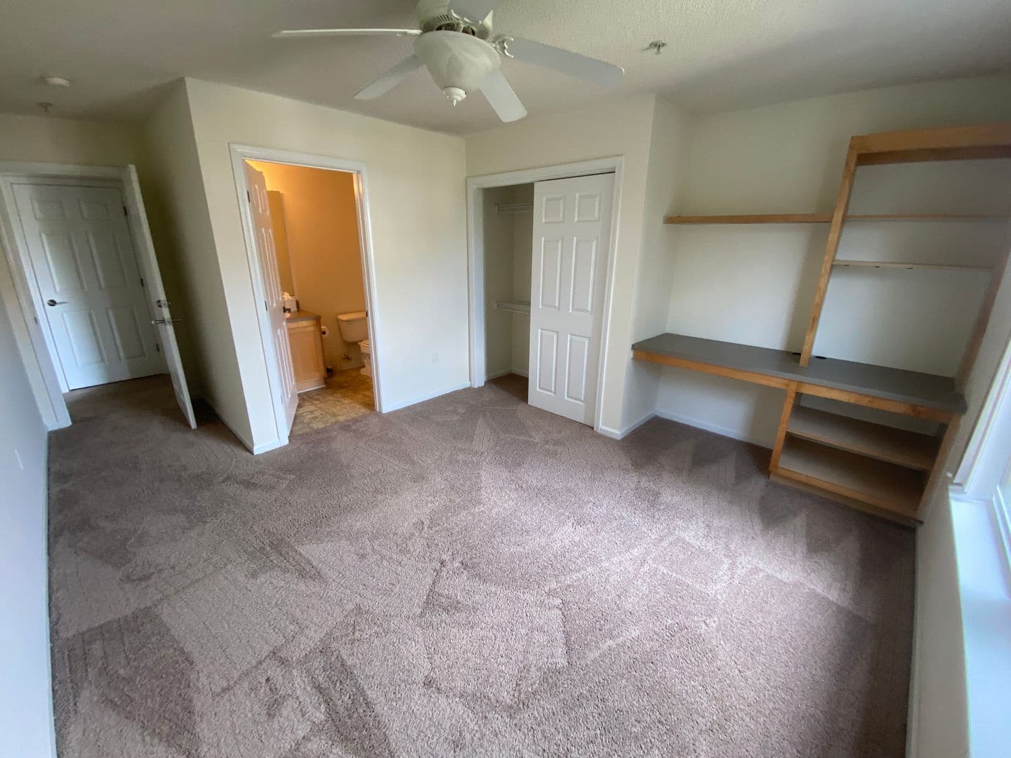 Seneca Apartment: 1301 Harts Ridge Dr