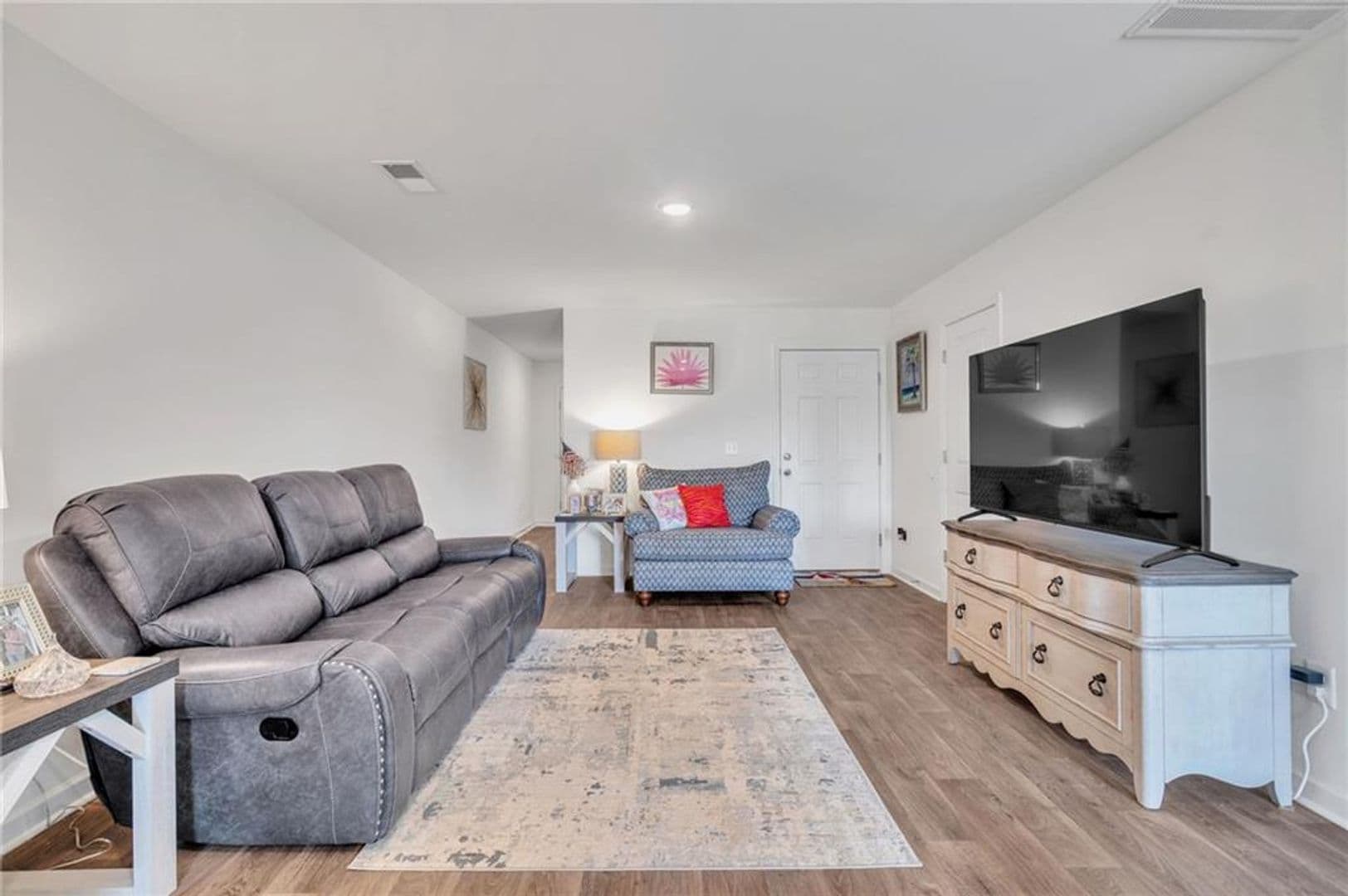 Pendleton House: 463 Seaborn Cir