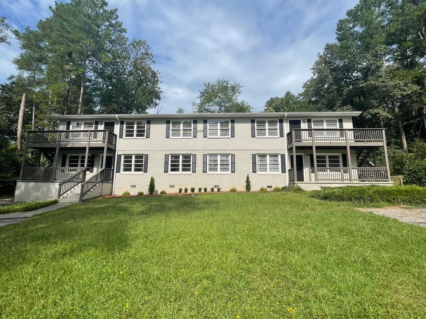 Clemson Apartment: 207 Charleston Ave