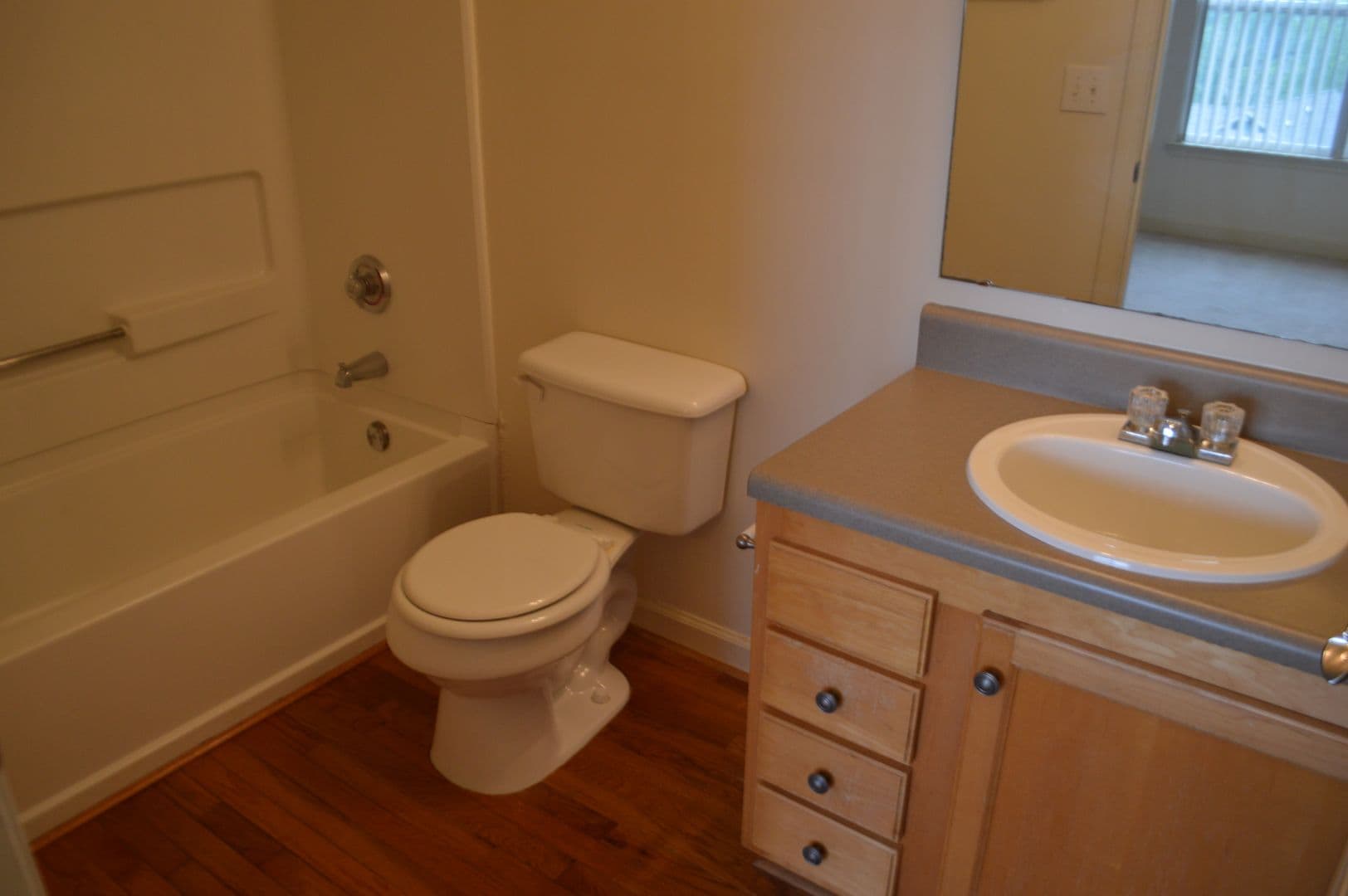 Seneca Apartment: 833 Harts Cove Way