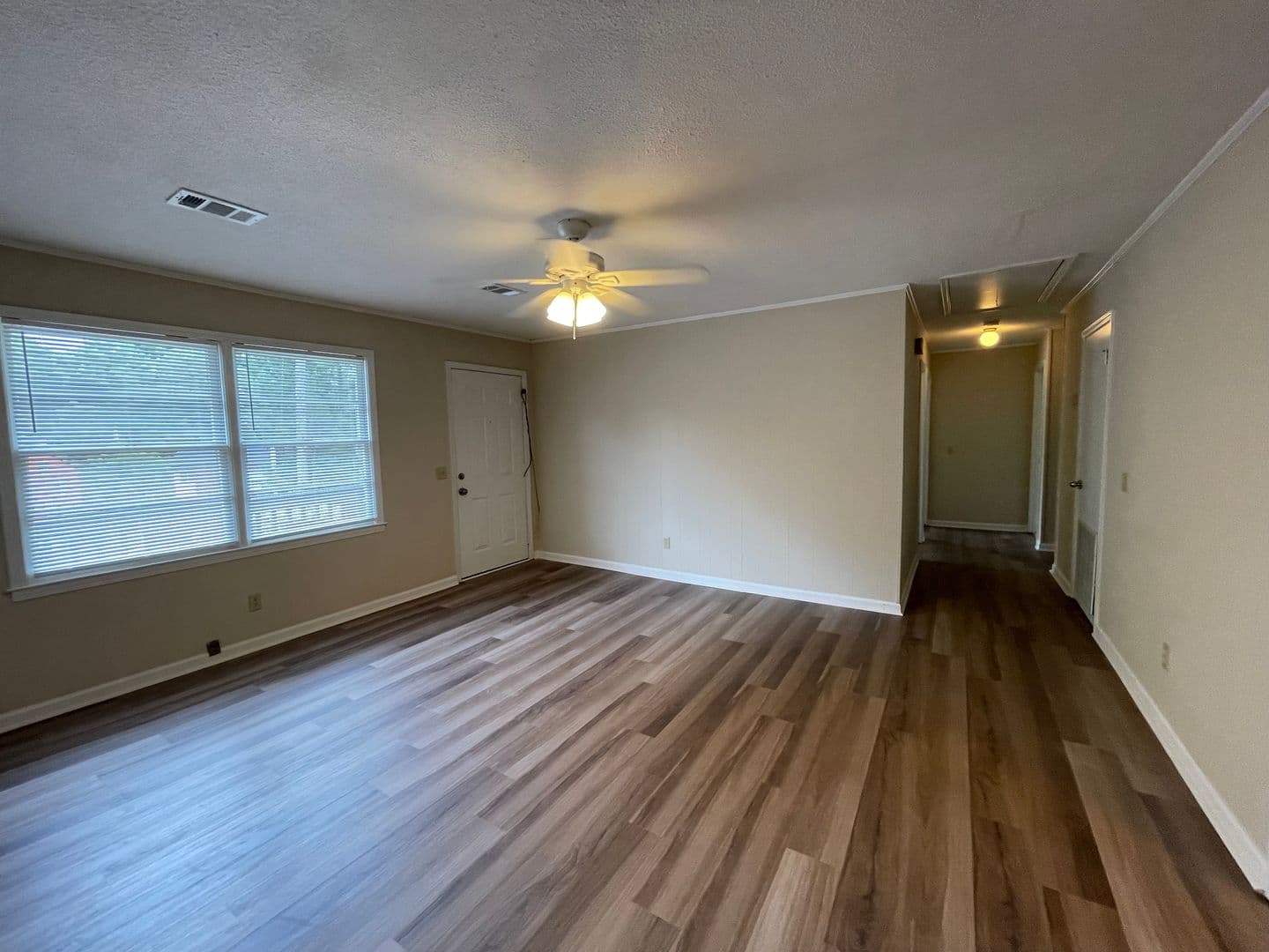 Clemson Apartment: 207 Charleston Ave