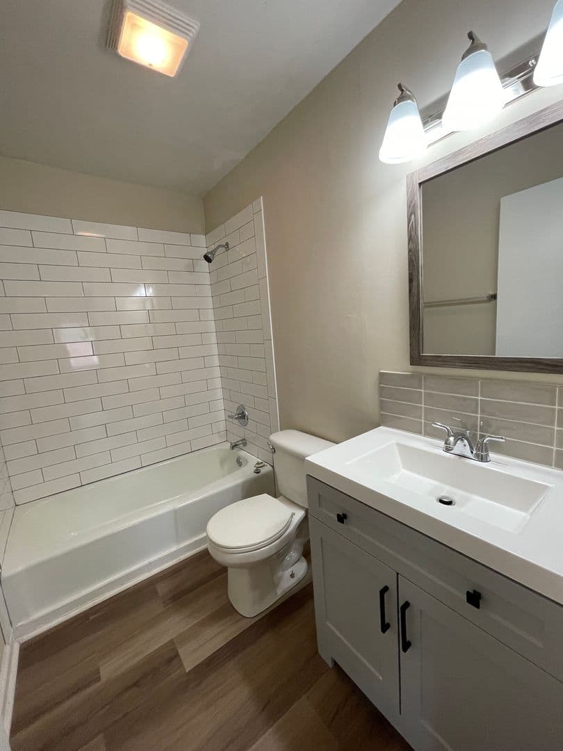 Clemson Apartment: 207 Charleston Ave