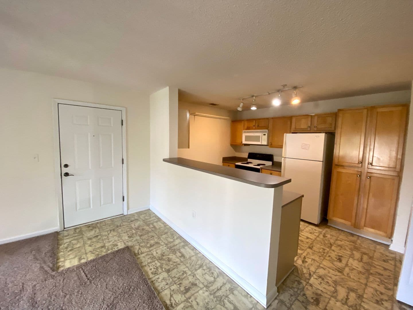 Seneca Apartment: 1301 Harts Ridge Dr