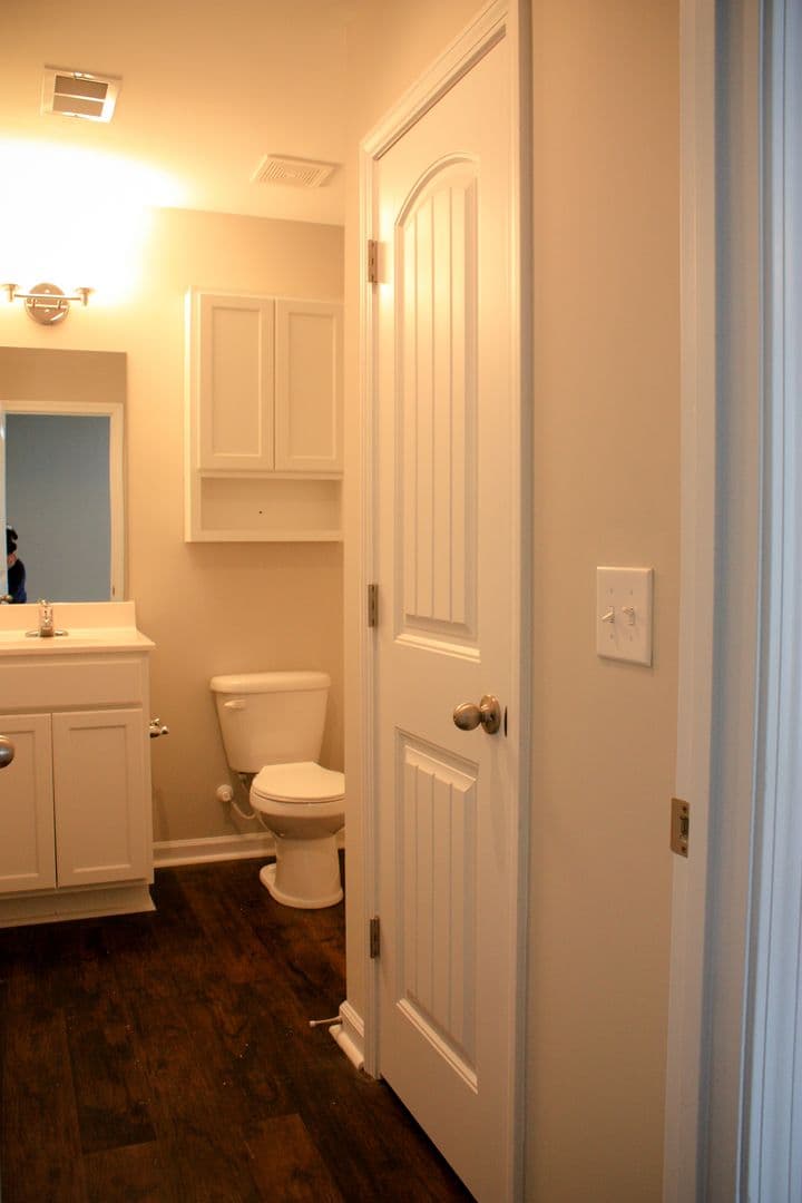 Central Apartment: 233 Cross Creek Rd