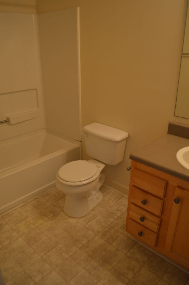 Seneca Apartment: 833 Harts Cove Way