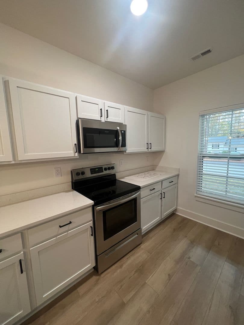 Central Apartment: 224 Willow Ct