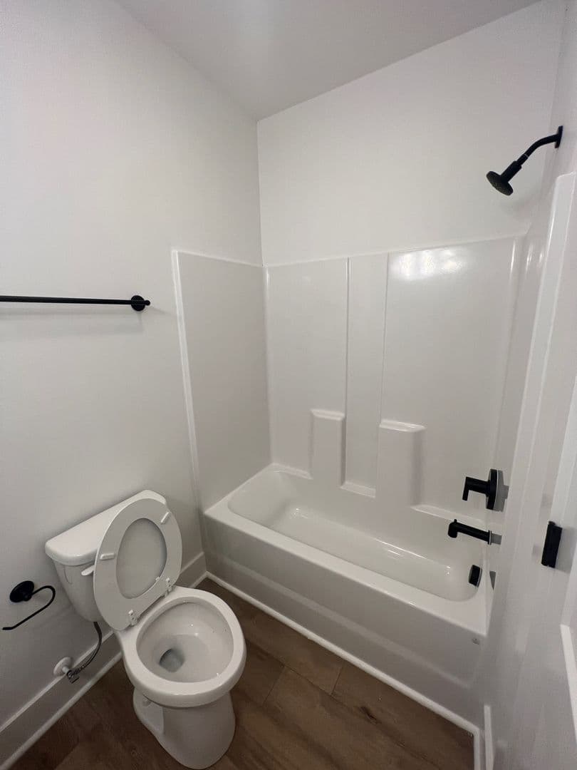 Central Apartment: 224 Willow Ct