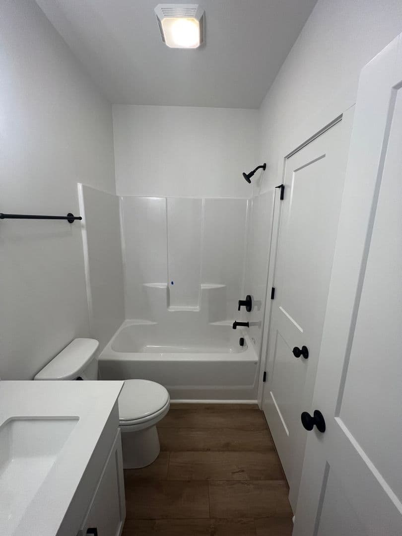 Central Apartment: 224 Willow Ct
