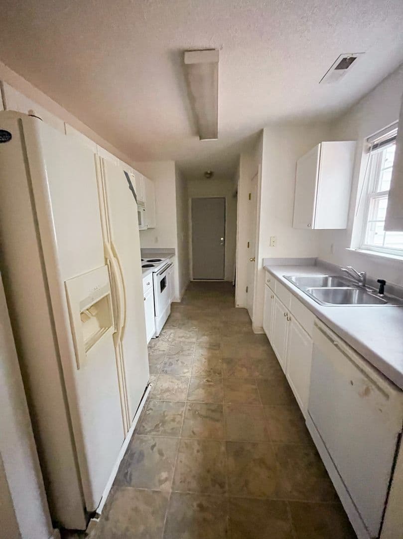 Clemson House: 108 Pine Ridge Ln