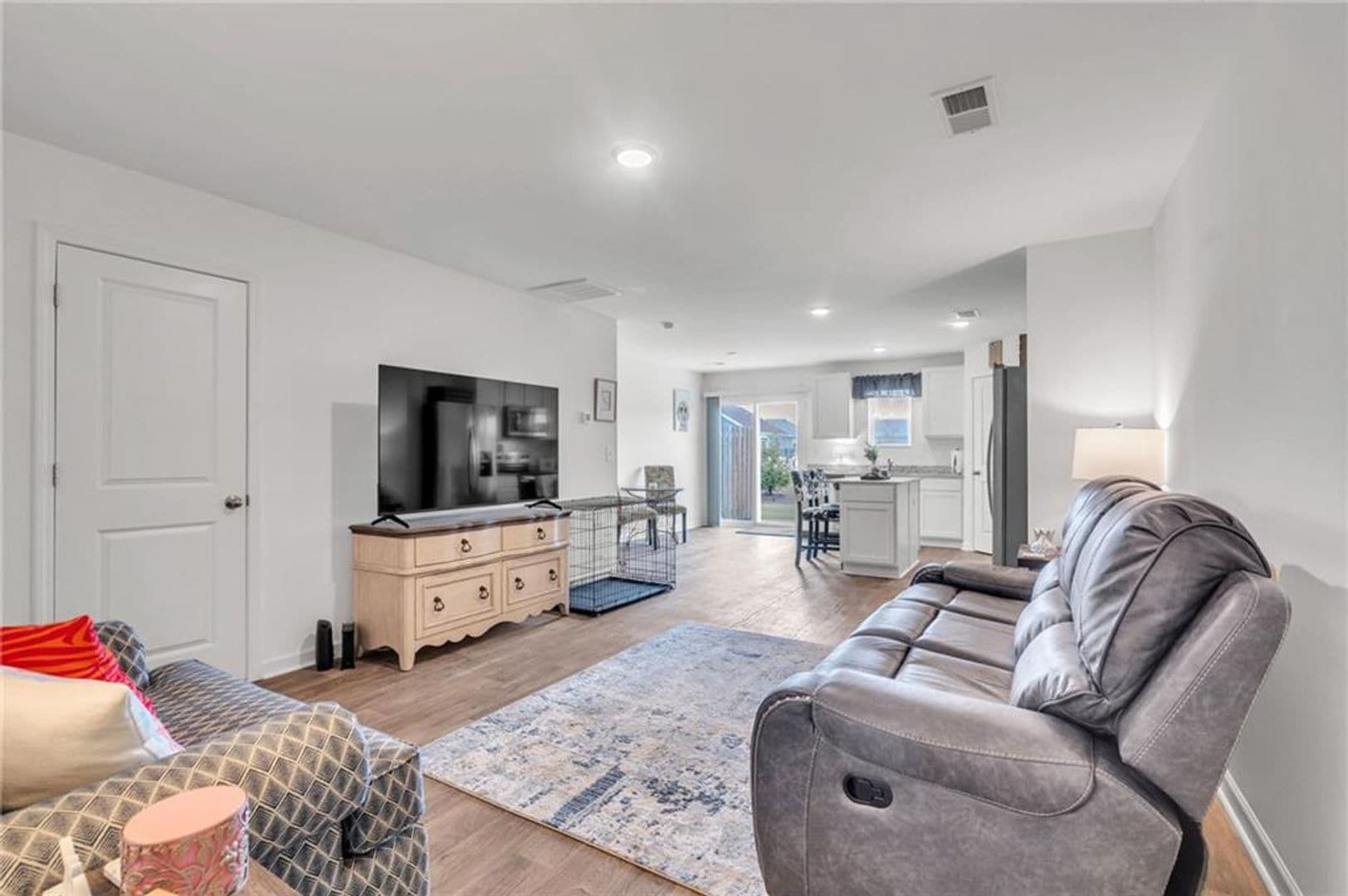 Pendleton House: 463 Seaborn Cir