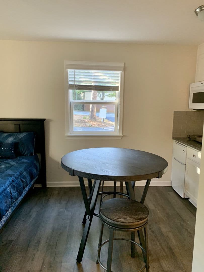 Clemson Apartment: 808 College Ave
