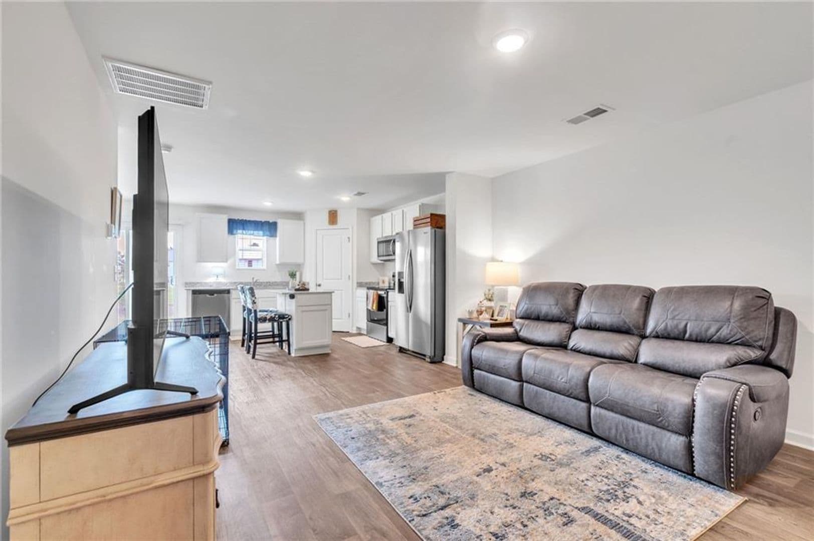Pendleton House: 463 Seaborn Cir