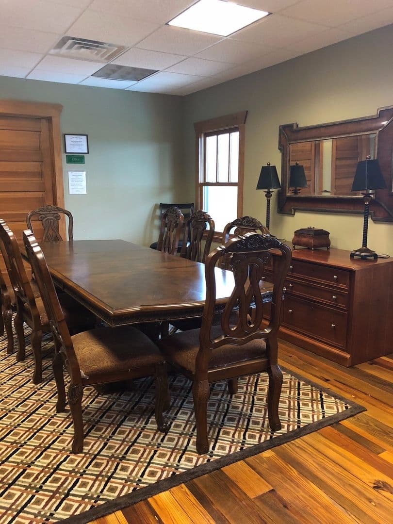 Seneca Apartment: 833 Harts Cove Way