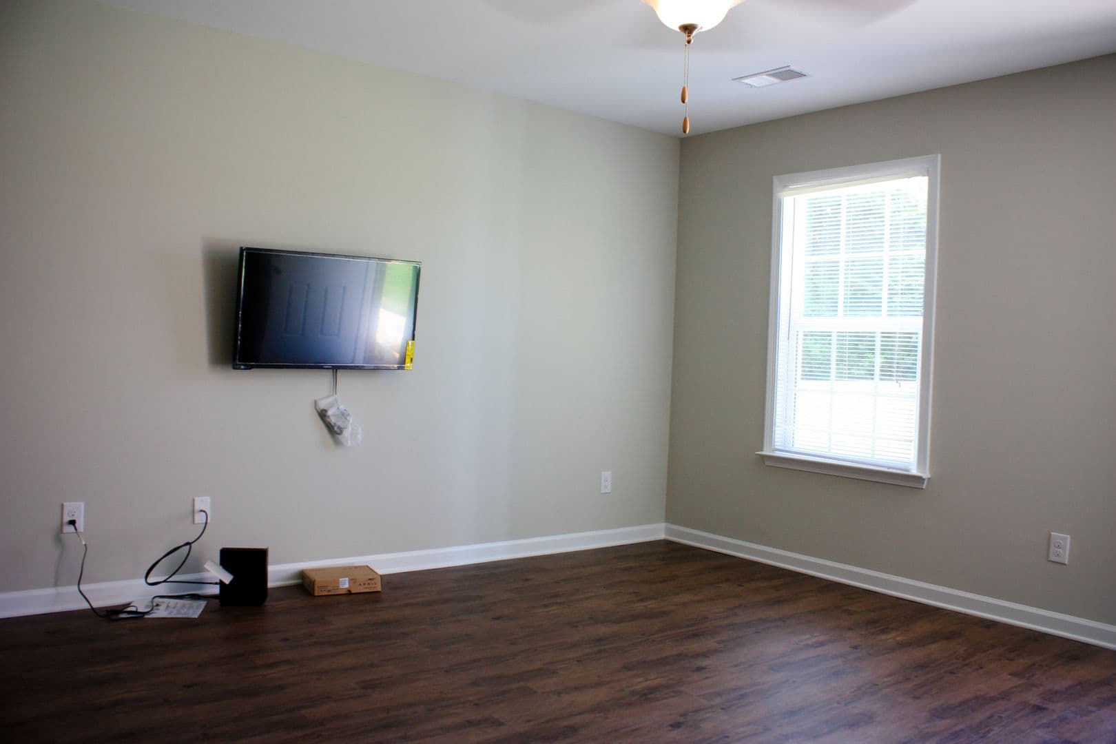 Central Apartment: 233 Cross Creek Rd