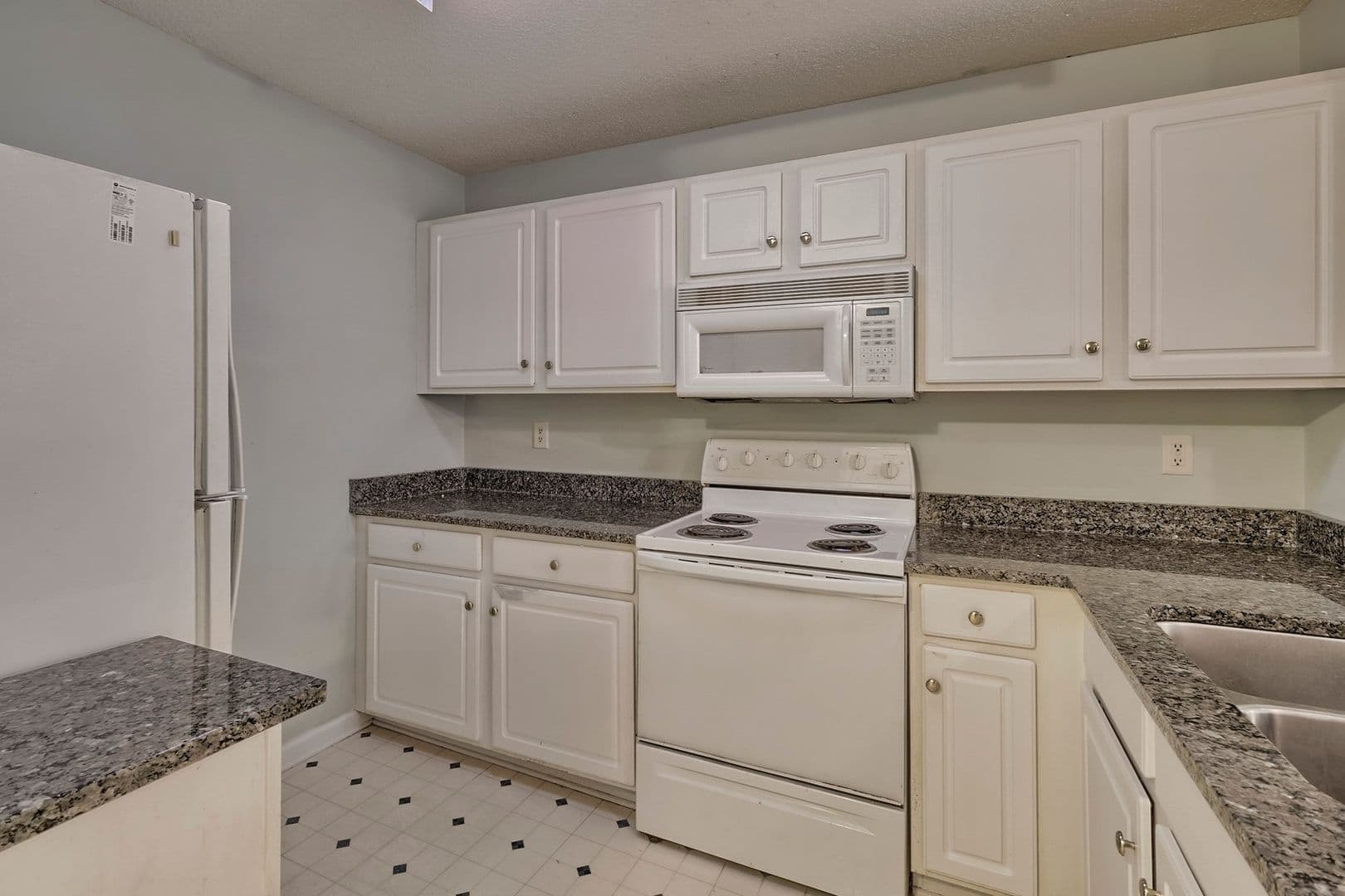 Clemson Apartment: 818 College Ave