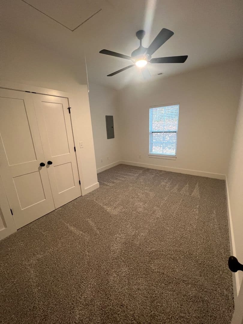 Central Apartment: 224 Willow Ct