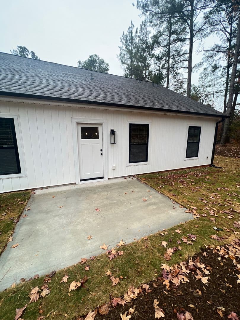 Central Apartment: 224 Willow Ct