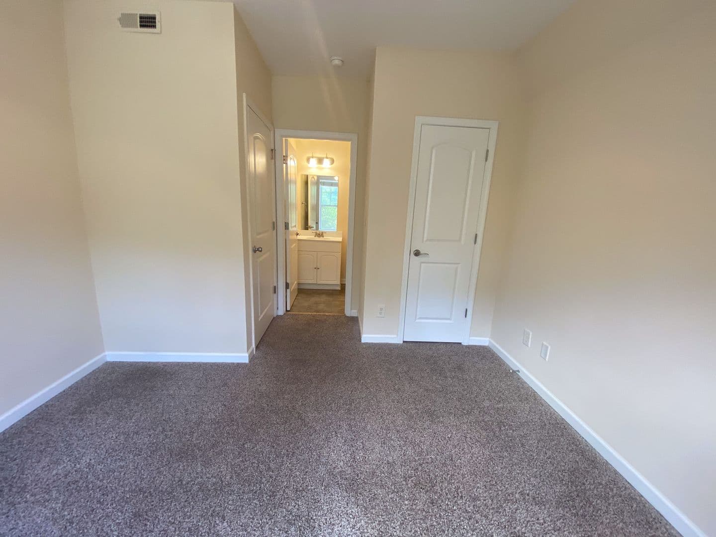 Pendleton Apartment: 11 Maverick Dr