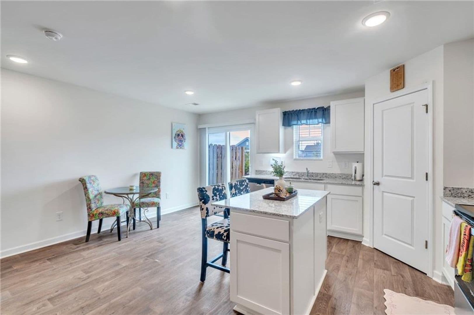 Pendleton House: 463 Seaborn Cir