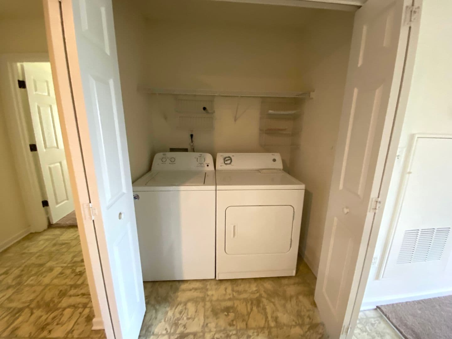 Seneca Apartment: 1301 Harts Ridge Dr