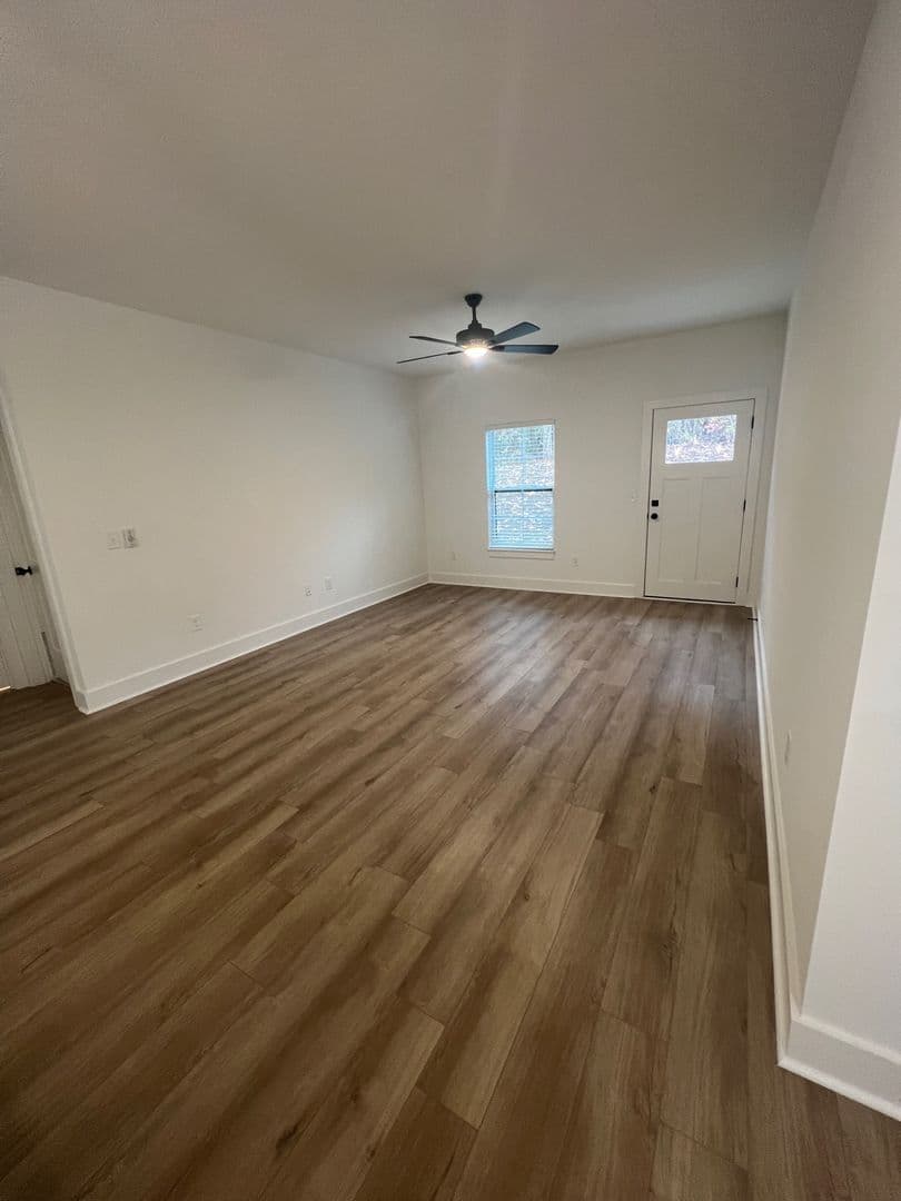 Central Apartment: 224 Willow Ct