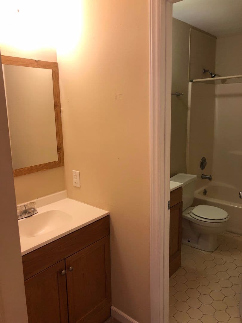 Clemson Apartment: 812 Creekside Dr