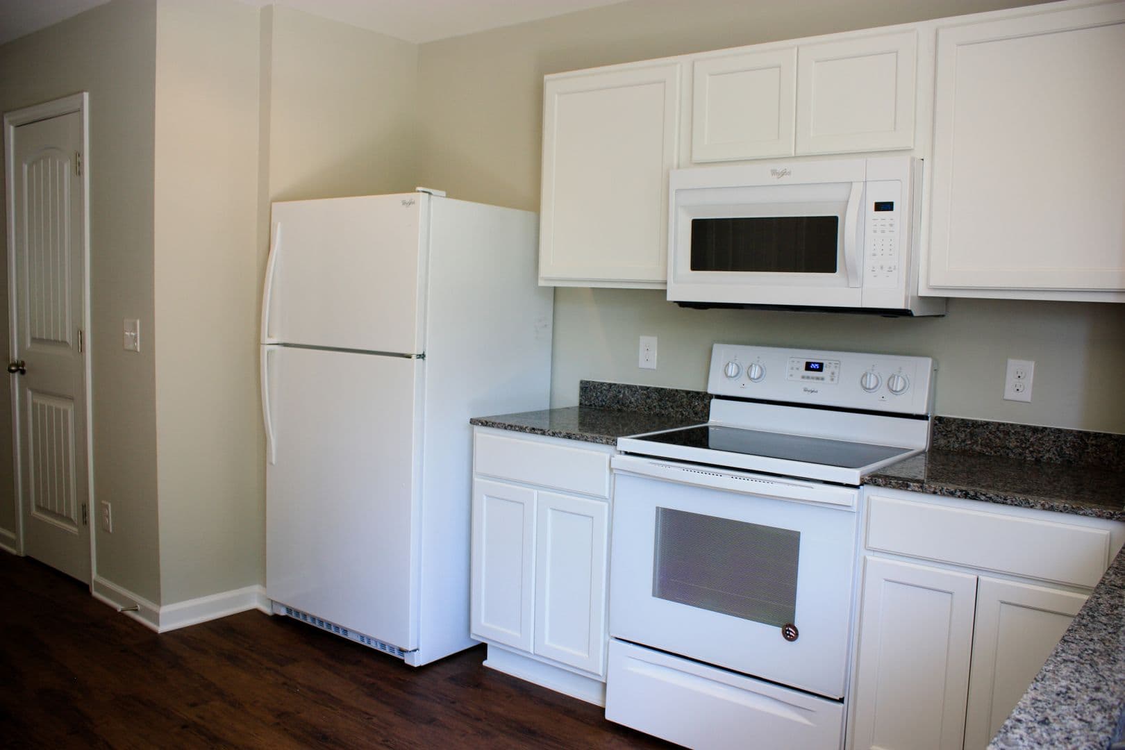 Central Apartment: 233 Cross Creek Rd