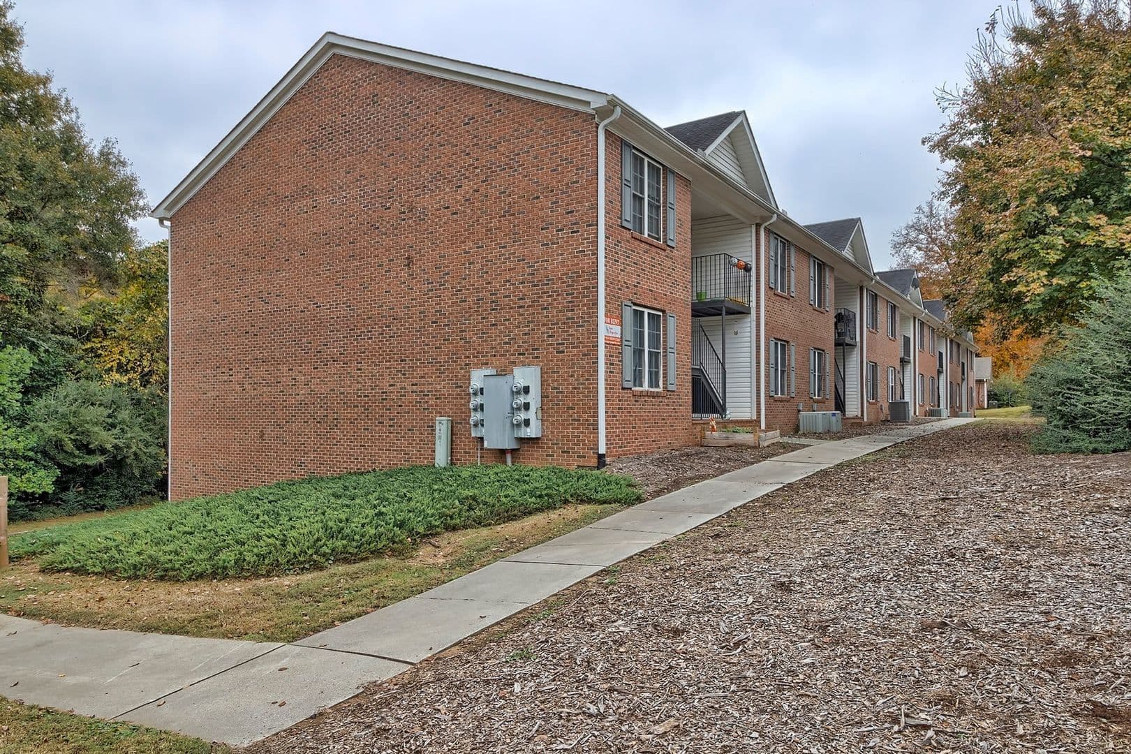 Clemson Apartment: 818 College Ave