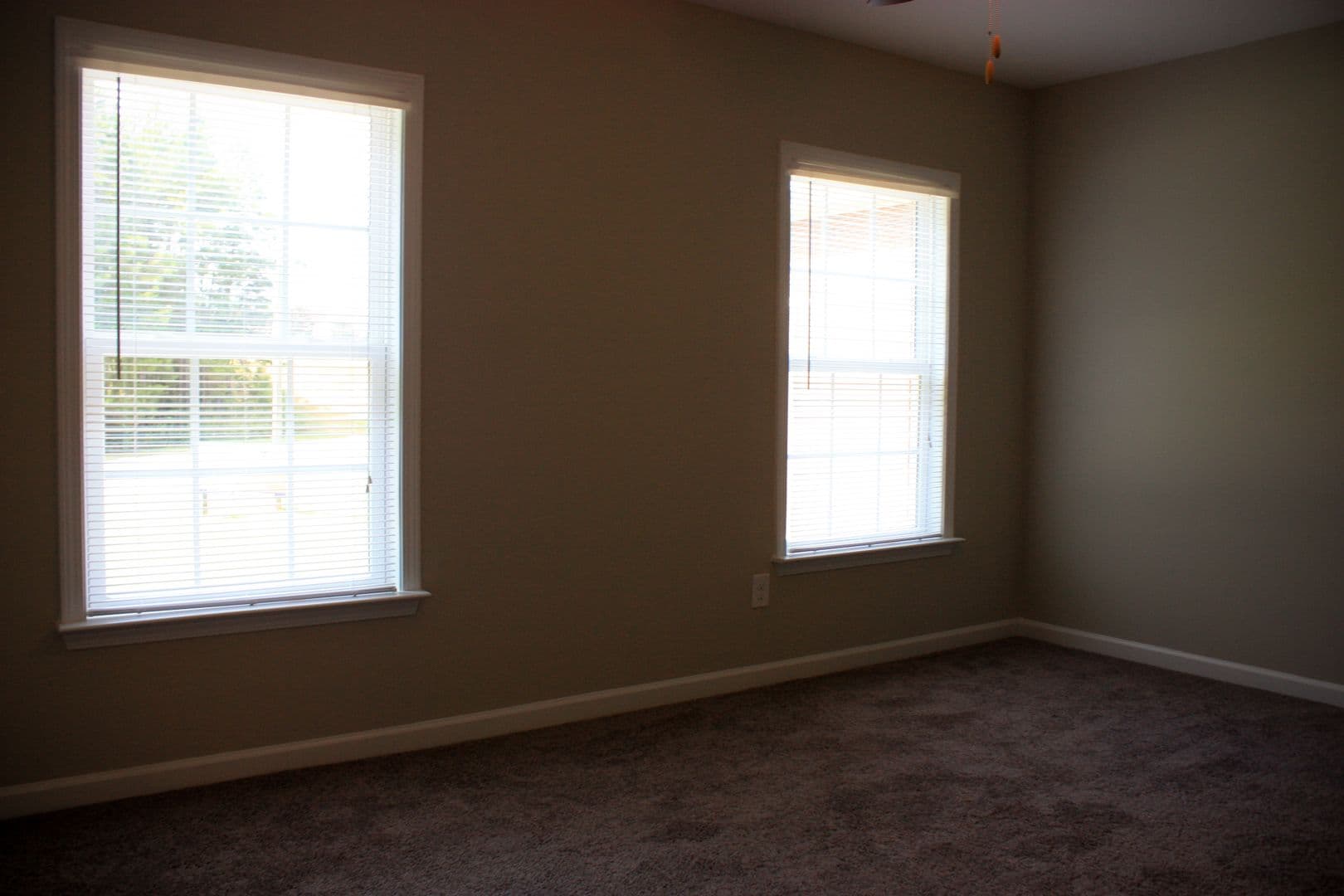 Central Apartment: 233 Cross Creek Rd