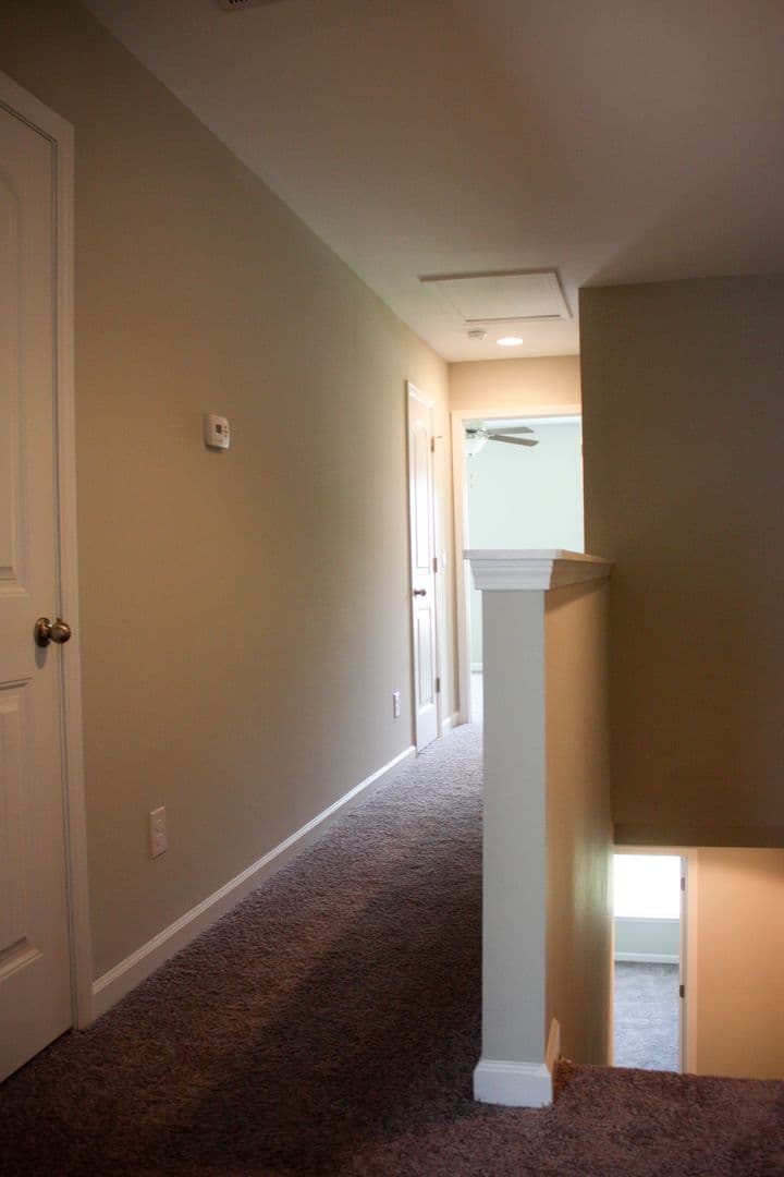 Central Apartment: 233 Cross Creek Rd