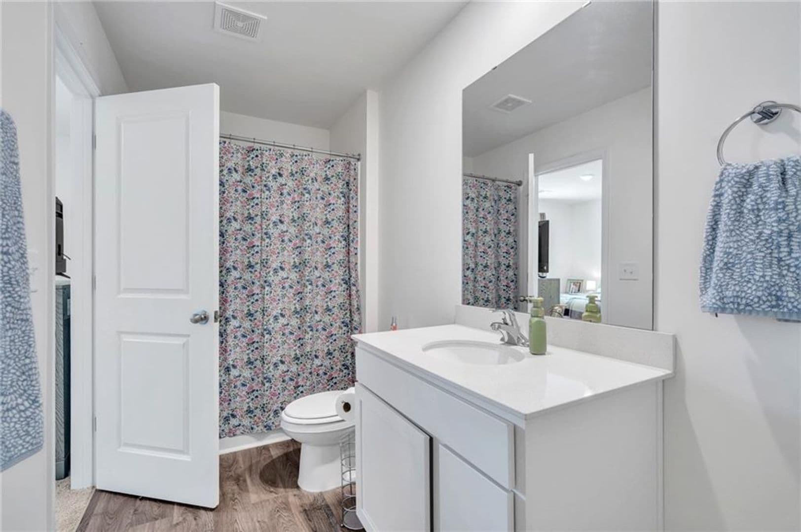 Pendleton House: 463 Seaborn Cir