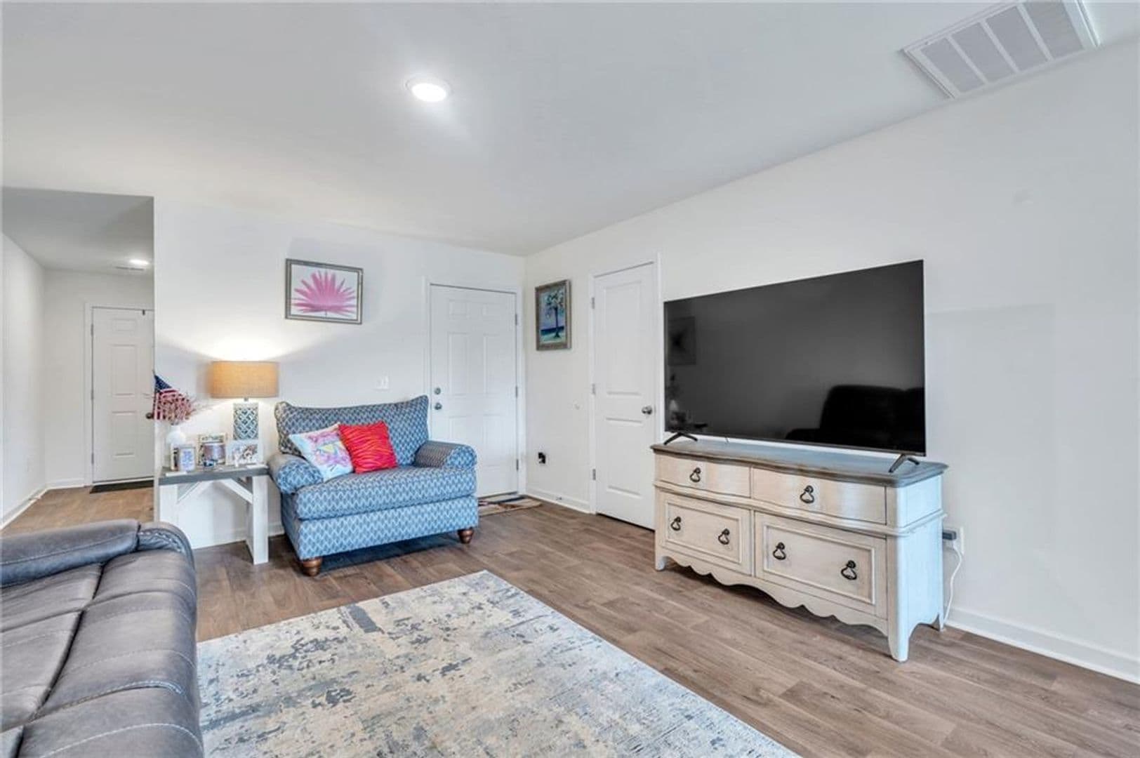 Pendleton House: 463 Seaborn Cir