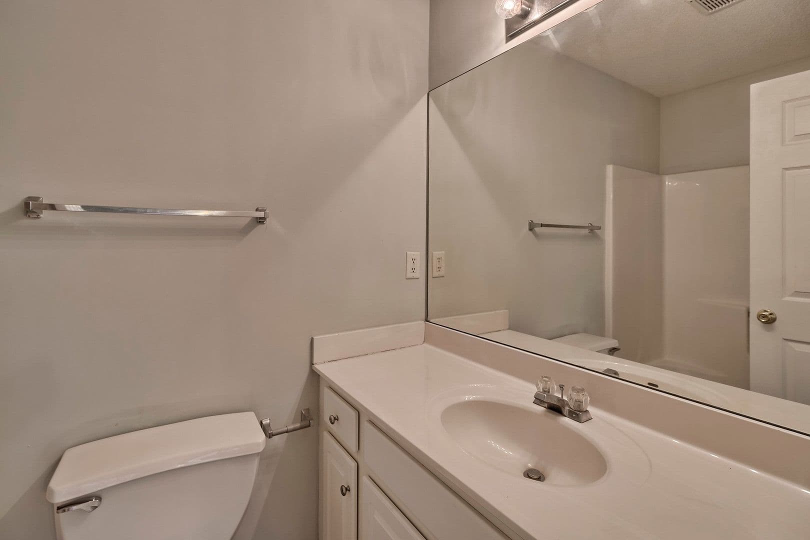 Clemson Apartment: 818 College Ave