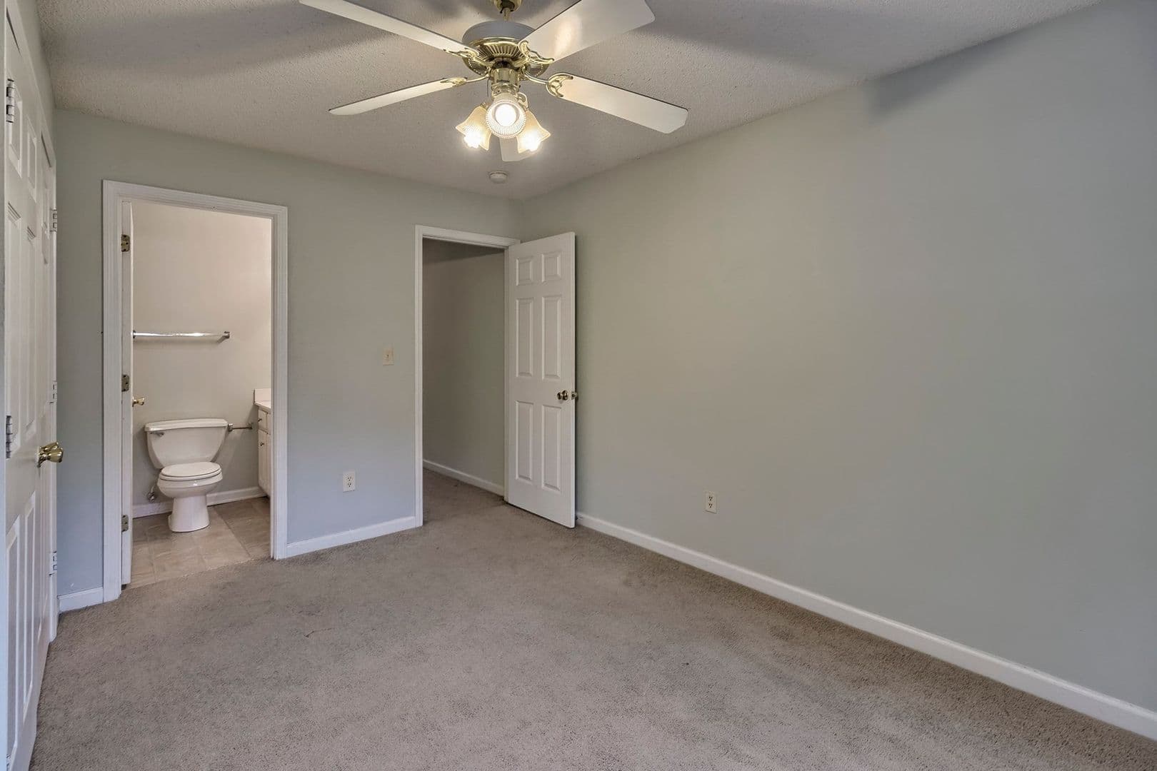 Clemson Apartment: 818 College Ave