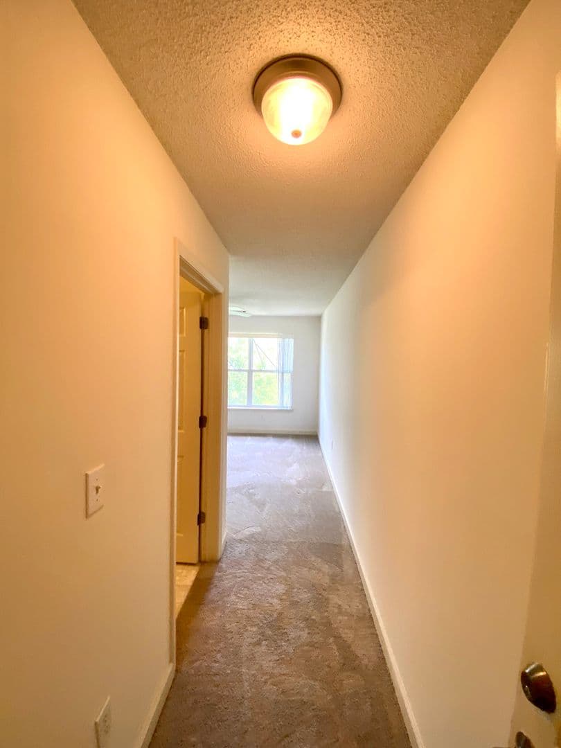 Seneca Apartment: 833 Harts Cove Way