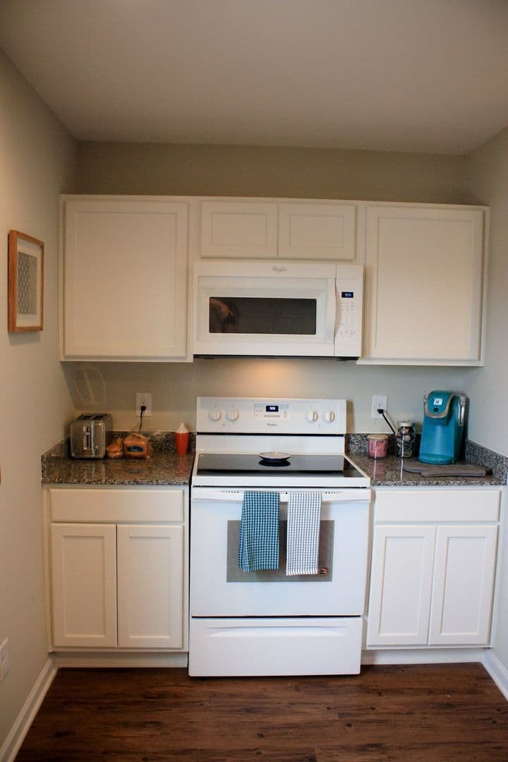 Central Apartment: 1980 W Main St