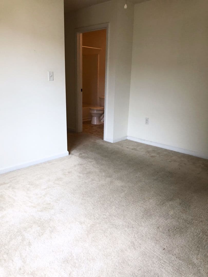 Seneca Apartment: 1301 Harts Ridge Dr