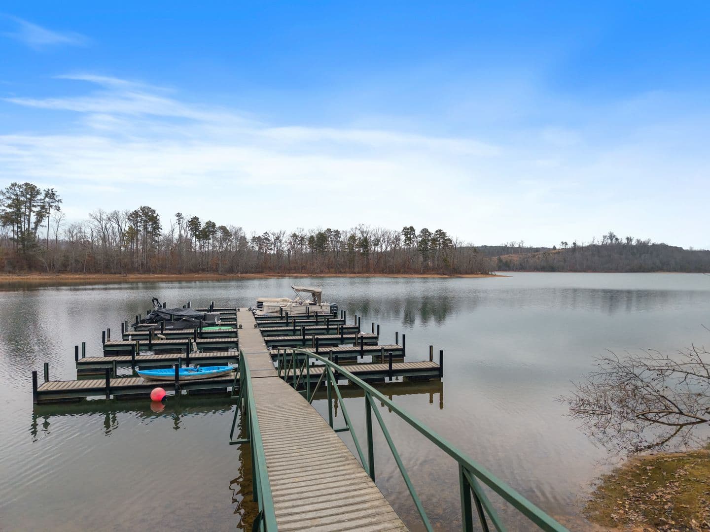 Seneca Apartment: 833 Harts Cove Way