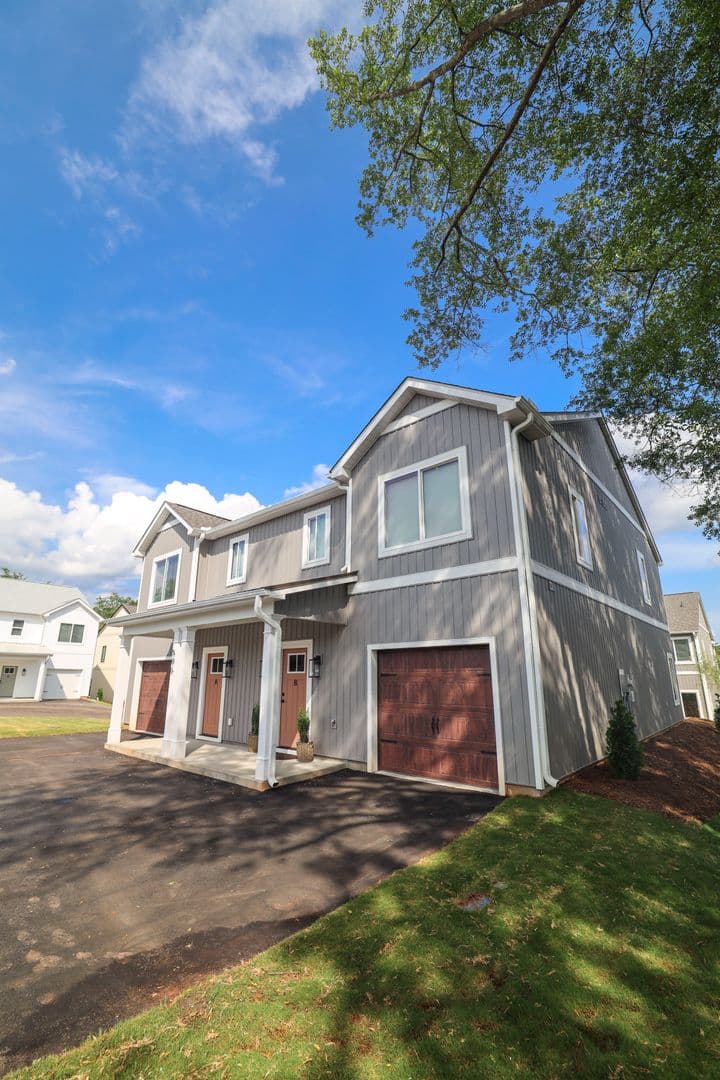 Central Apartment: 506 Tarrant St