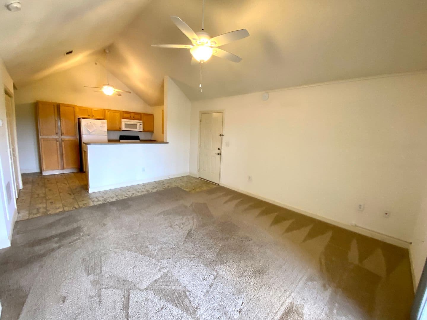 Seneca Apartment: 833 Harts Cove Way