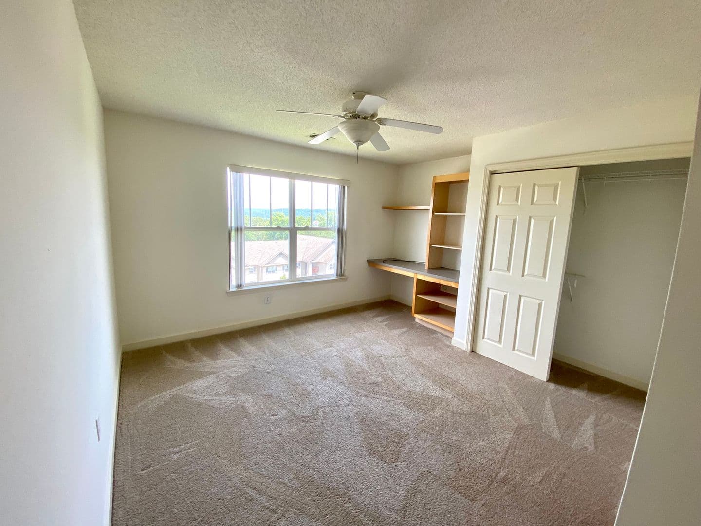 Seneca Apartment: 833 Harts Cove Way