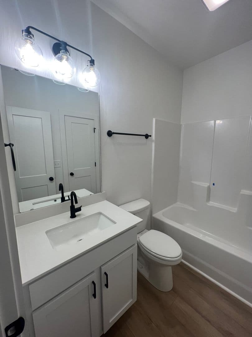 Central Apartment: 224 Willow Ct