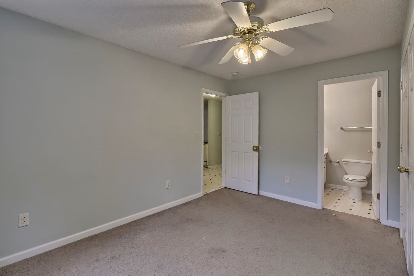 Clemson Apartment: 818 College Ave