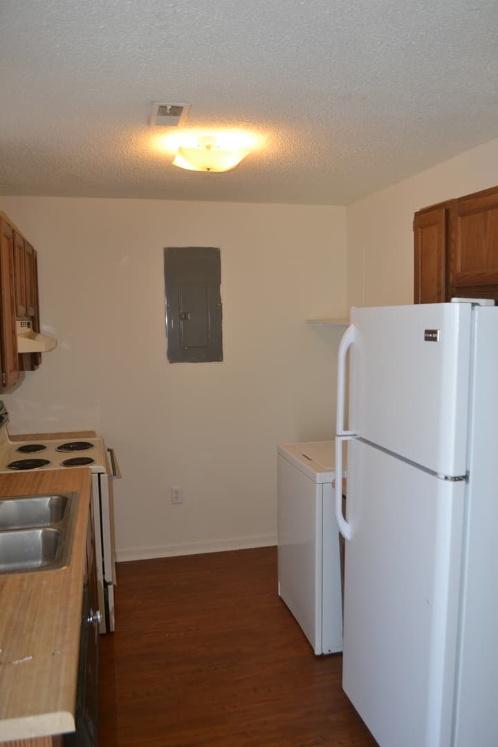 Central House: 118 Franklin Dr