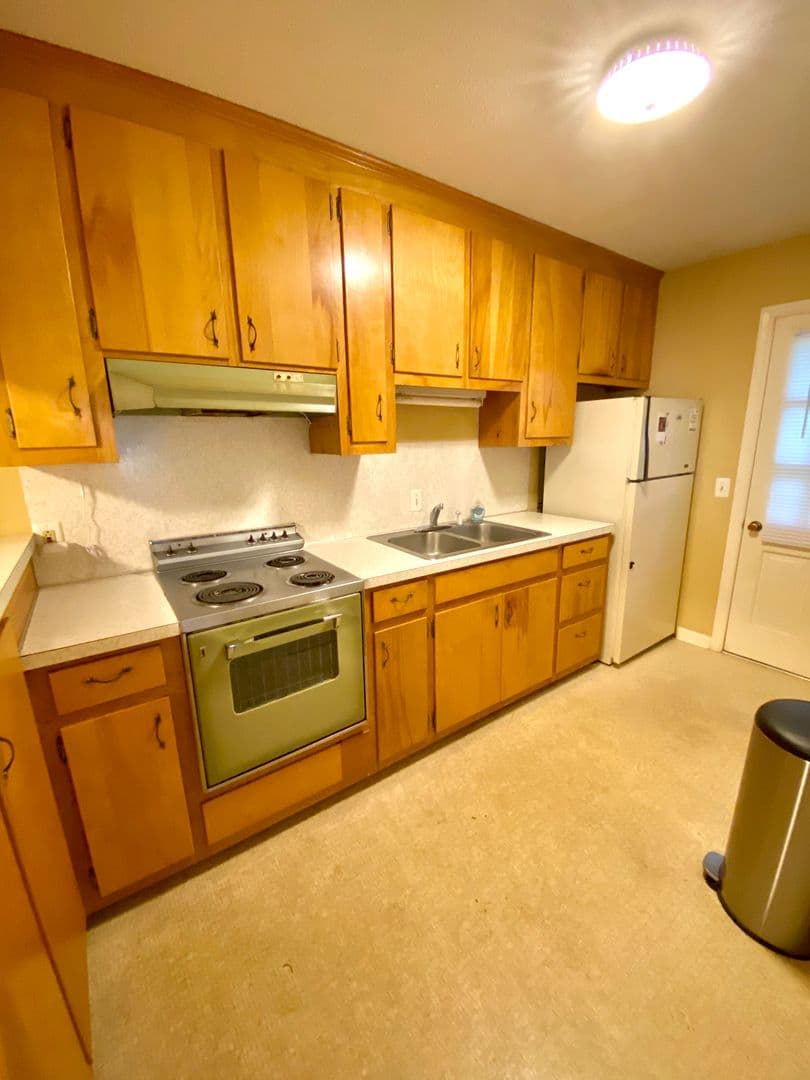 Clemson Apartment: 106 Strode Circle