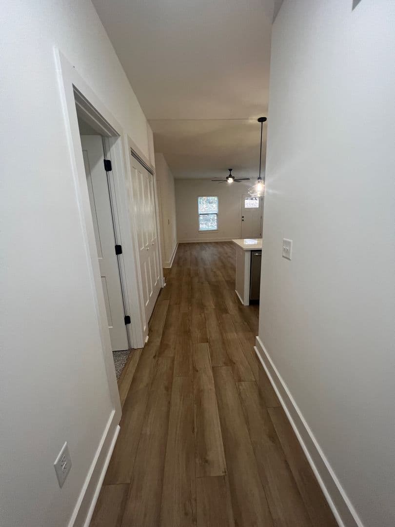 Central Apartment: 224 Willow Ct