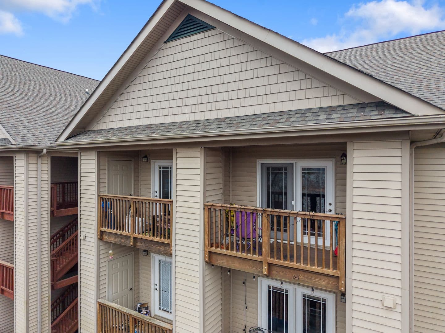 Seneca Apartment: 833 Harts Cove Way
