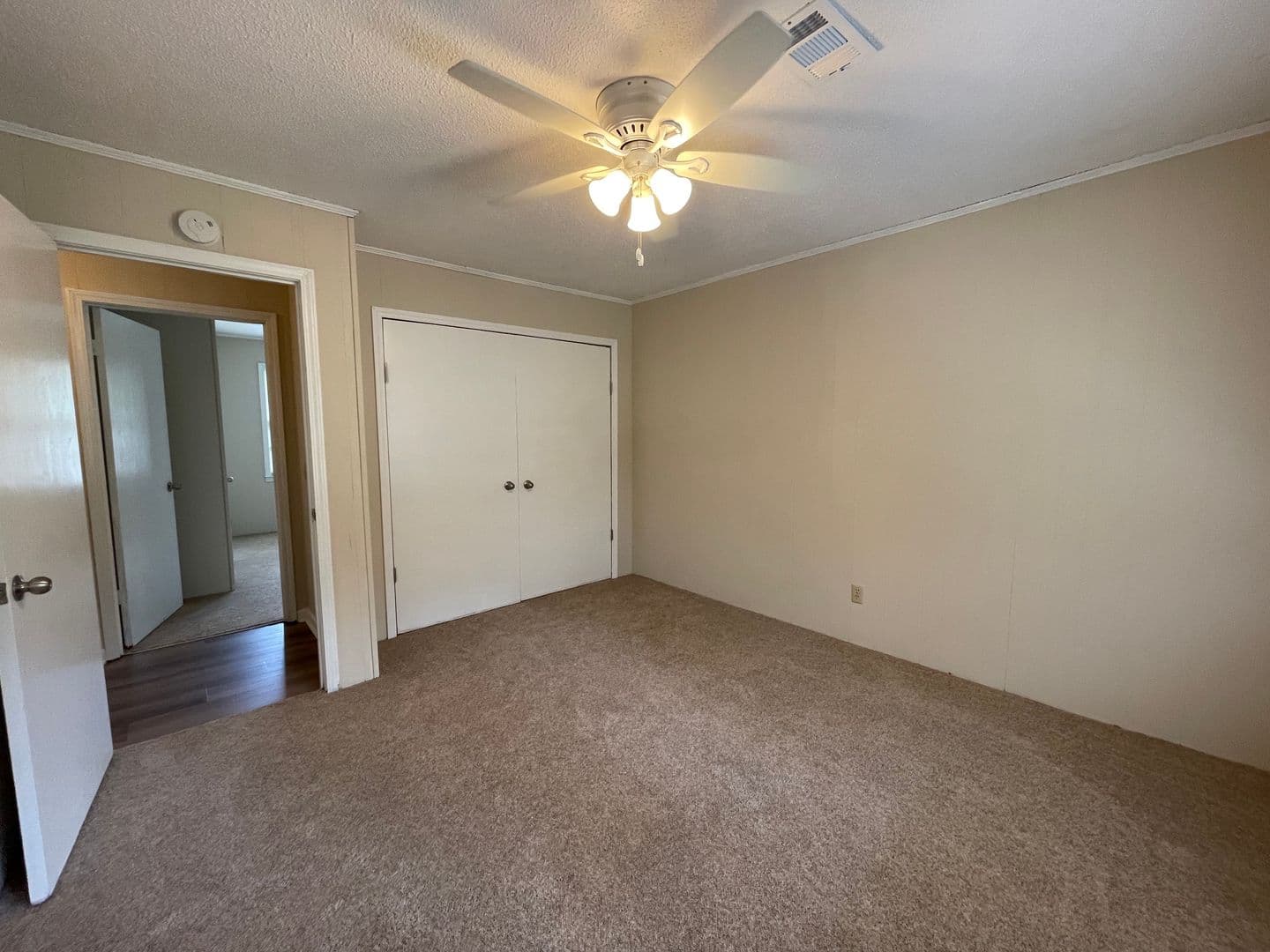 Clemson Apartment: 207 Charleston Ave