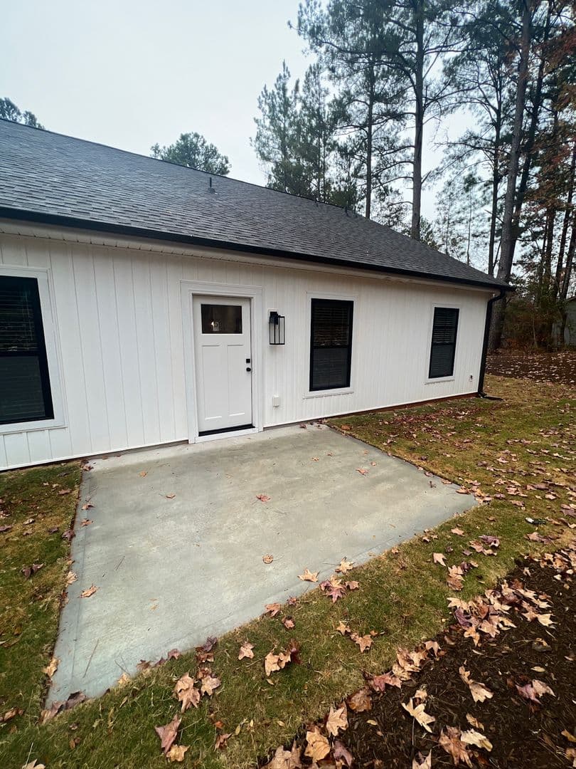 Central Apartment: 224 Willow Ct