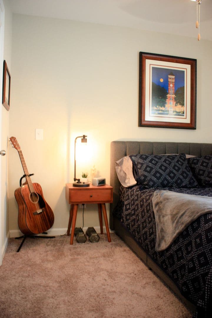 Central Apartment: 1980 W Main St